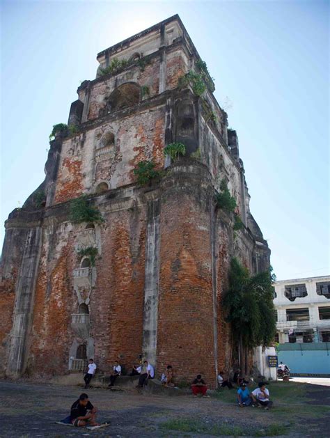 Laoag City: Happy People, Sinking Tower and The Marcos.